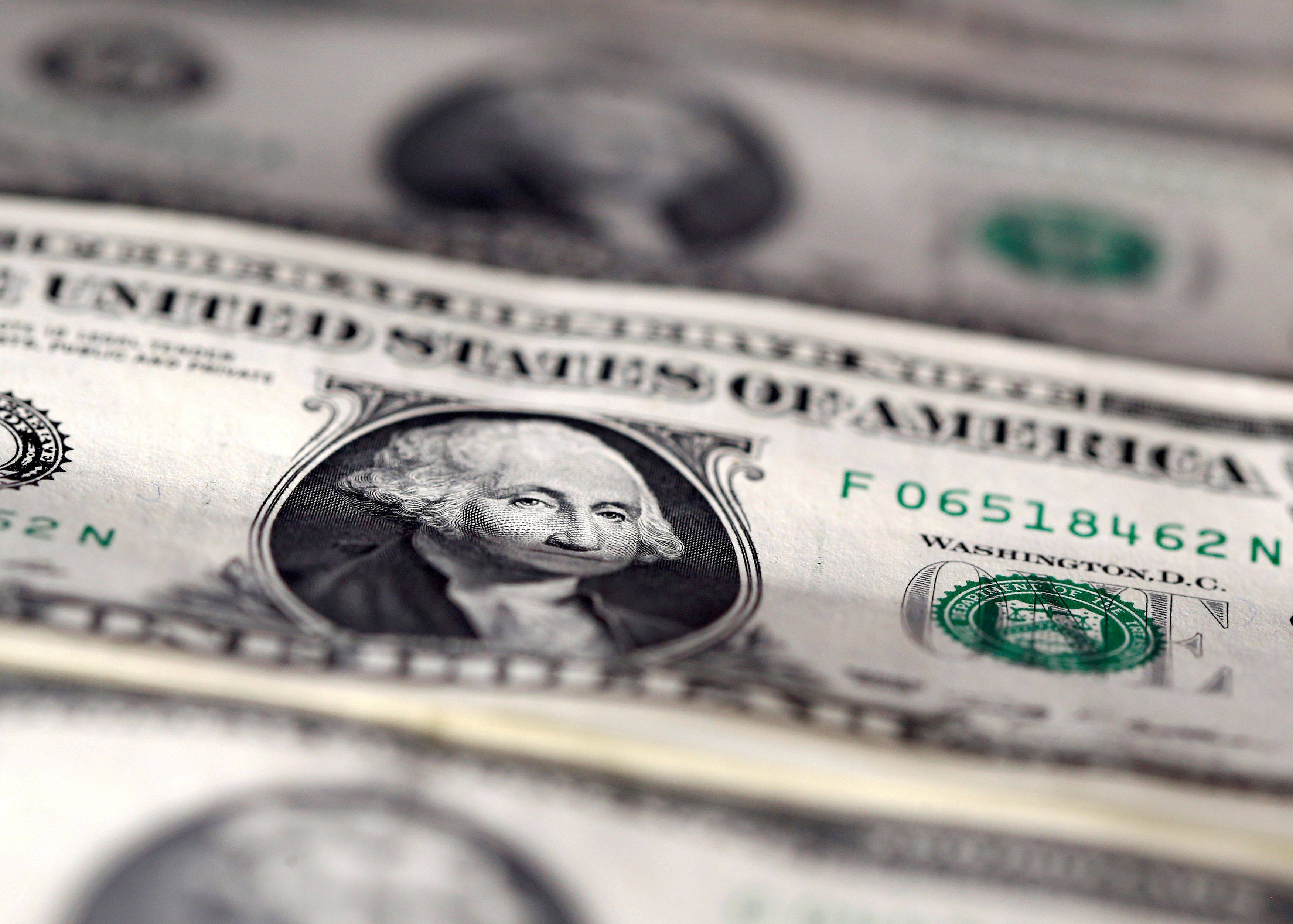 El dólar cierra hoy a la baja y vuelve a los 5 reales brasileños, antes de la publicación de los datos de inflación de EE.UU.
